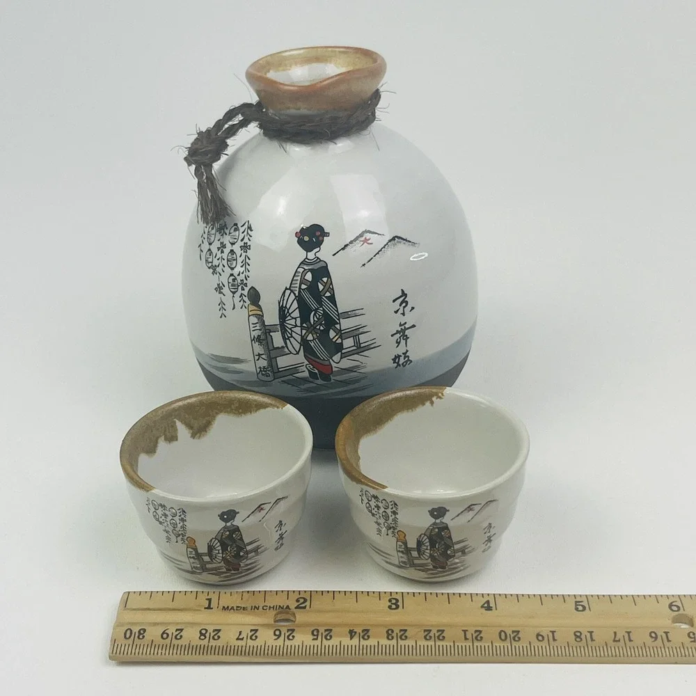 Tokkuri Sake‎ Bottle and Ochoko Sake Tea Cup Handpainted Geisha Design